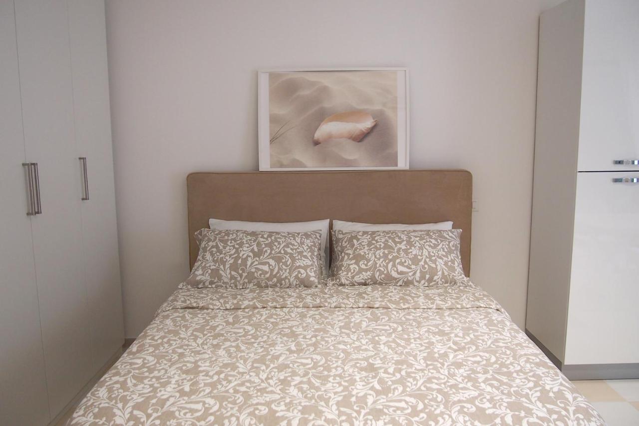 مارتينسيكورو Le Rose Beach & Suites Appartamenti Fronte Mare A Villarosa المظهر الخارجي الصورة
