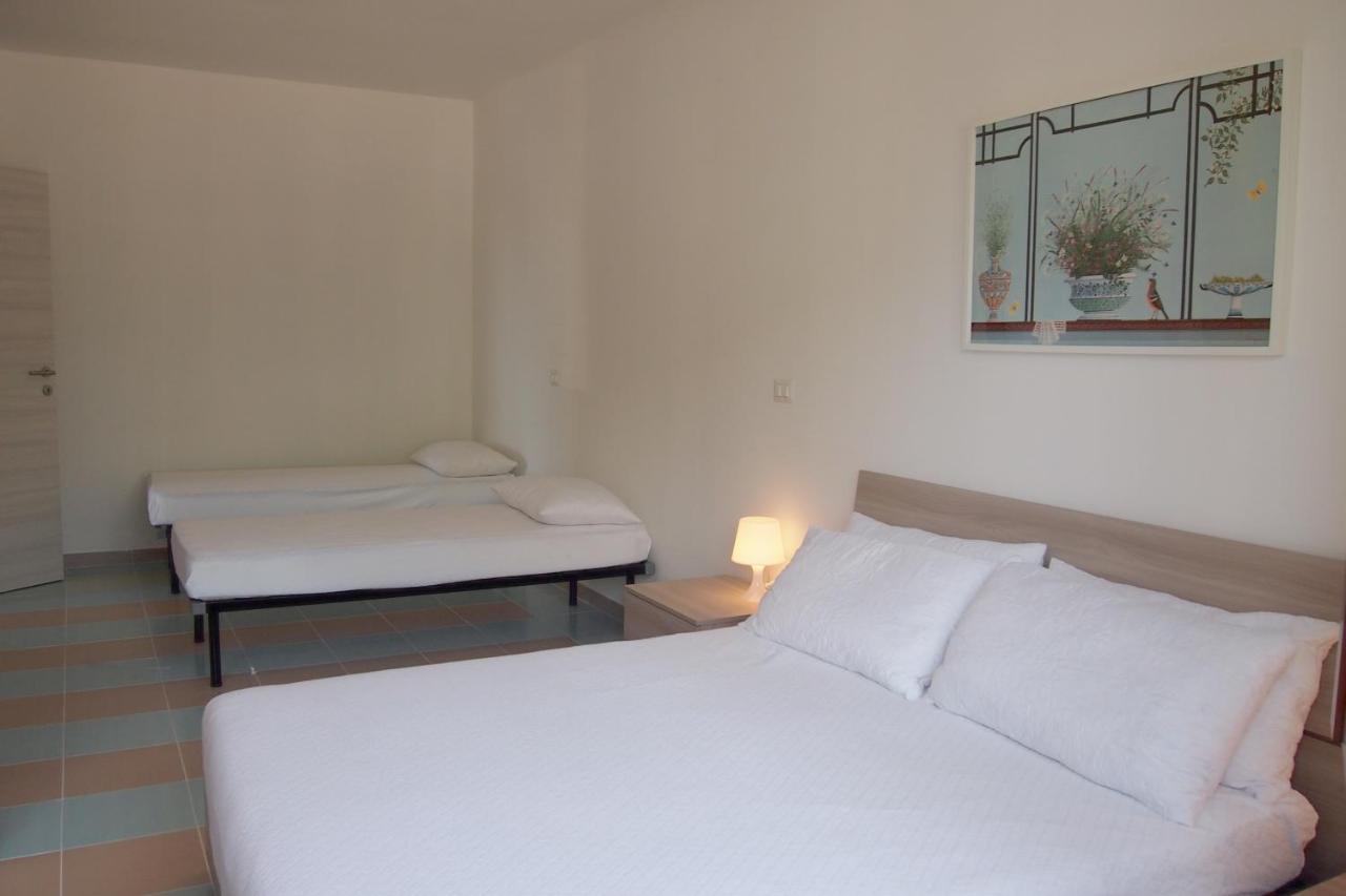 مارتينسيكورو Le Rose Beach & Suites Appartamenti Fronte Mare A Villarosa المظهر الخارجي الصورة