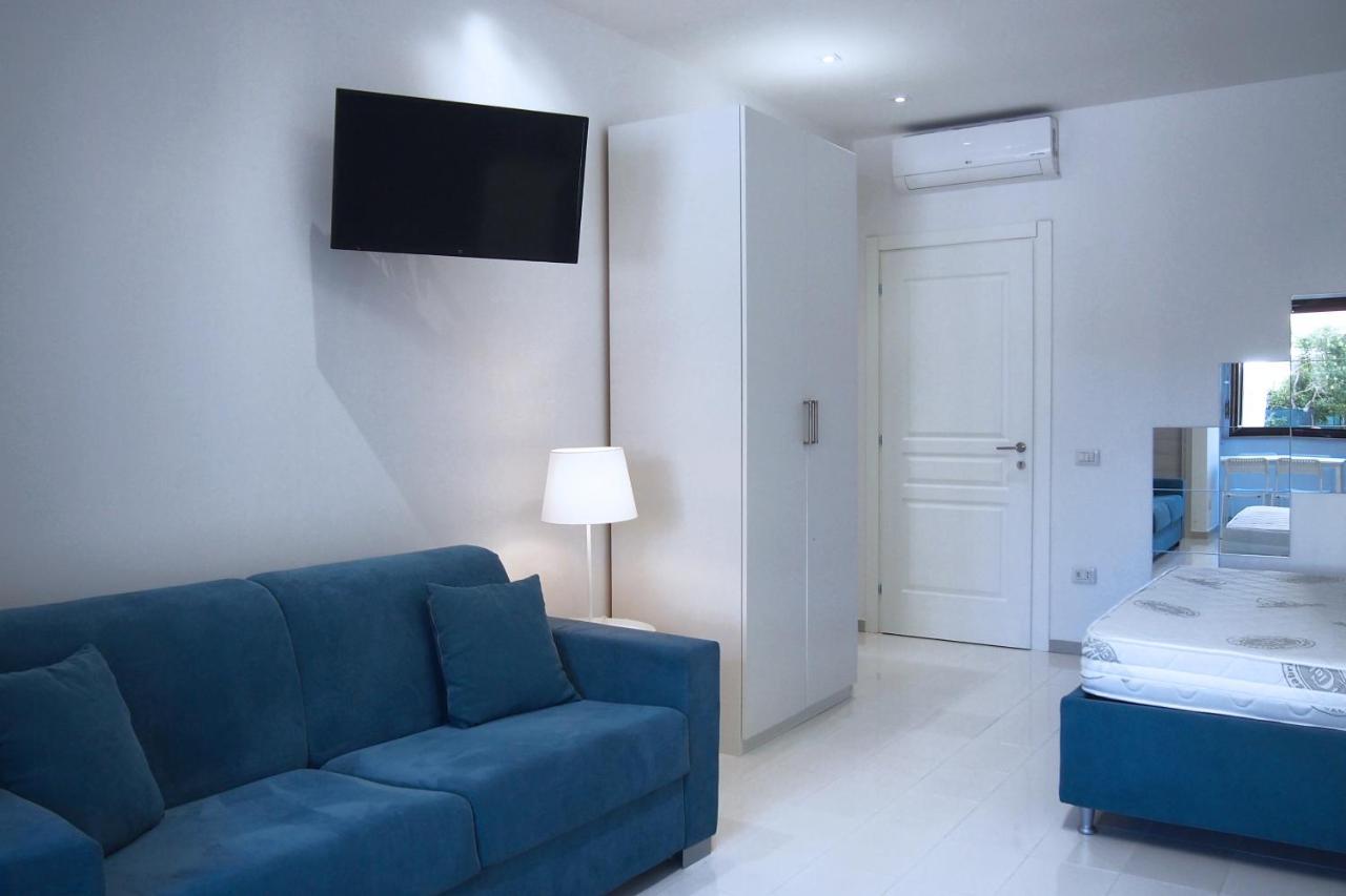 مارتينسيكورو Le Rose Beach & Suites Appartamenti Fronte Mare A Villarosa المظهر الخارجي الصورة