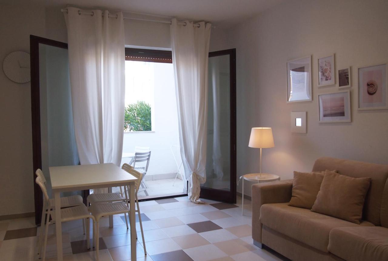 مارتينسيكورو Le Rose Beach & Suites Appartamenti Fronte Mare A Villarosa المظهر الخارجي الصورة