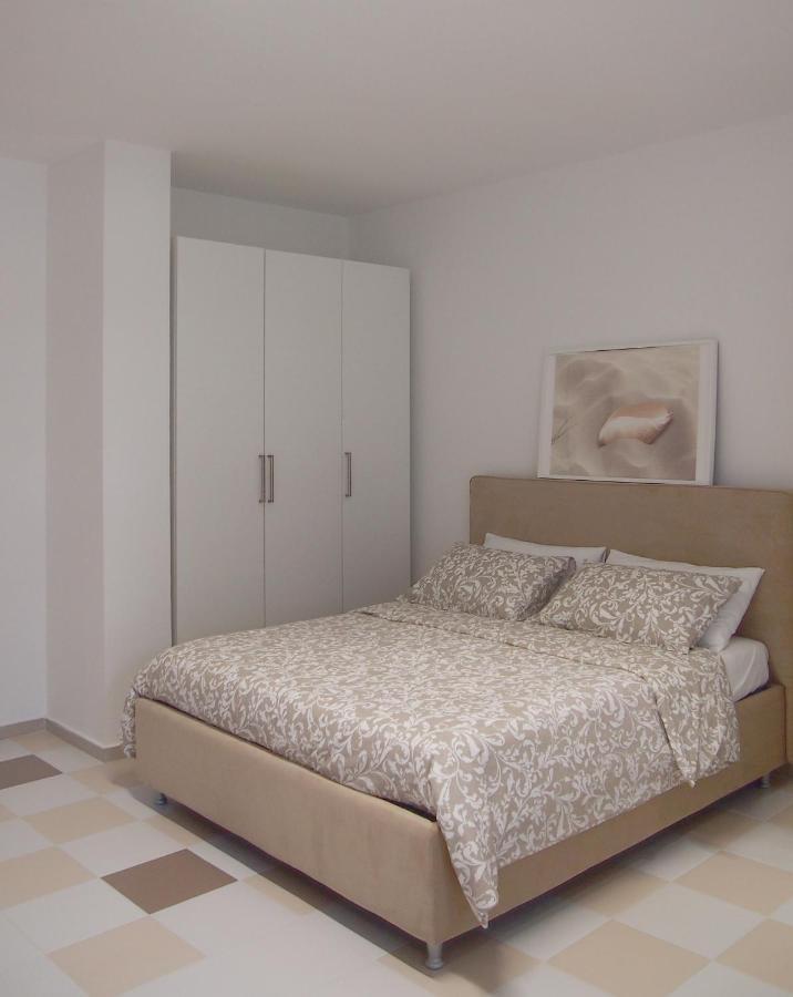 مارتينسيكورو Le Rose Beach & Suites Appartamenti Fronte Mare A Villarosa المظهر الخارجي الصورة