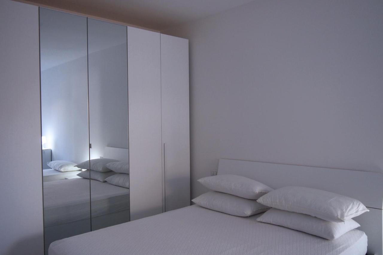 مارتينسيكورو Le Rose Beach & Suites Appartamenti Fronte Mare A Villarosa المظهر الخارجي الصورة