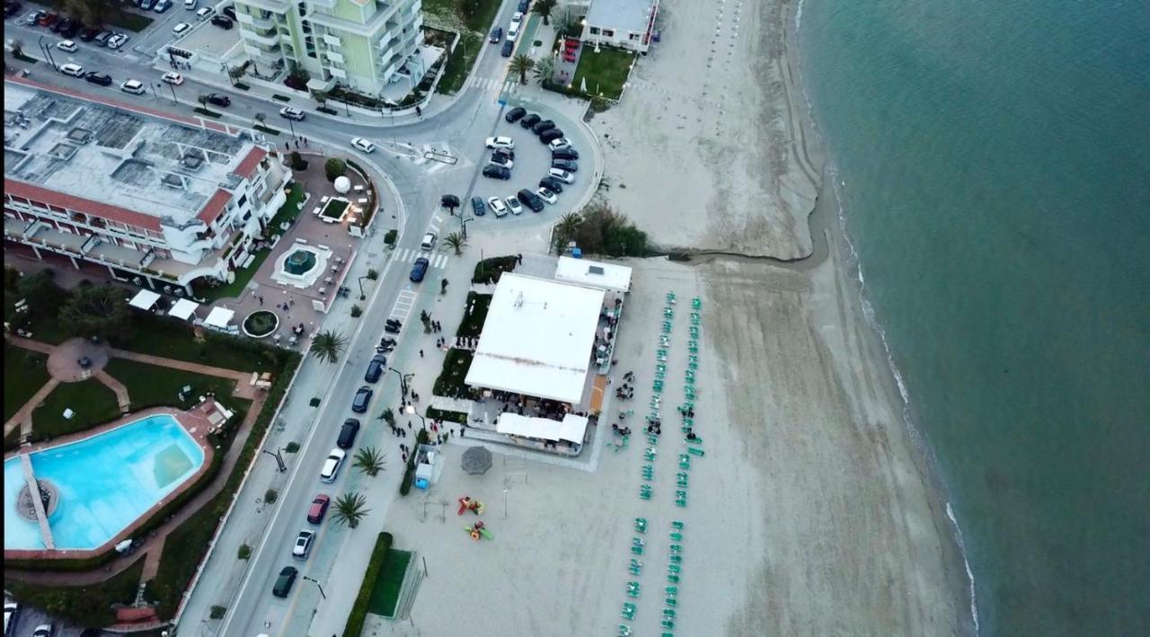 مارتينسيكورو Le Rose Beach & Suites Appartamenti Fronte Mare A Villarosa المظهر الخارجي الصورة